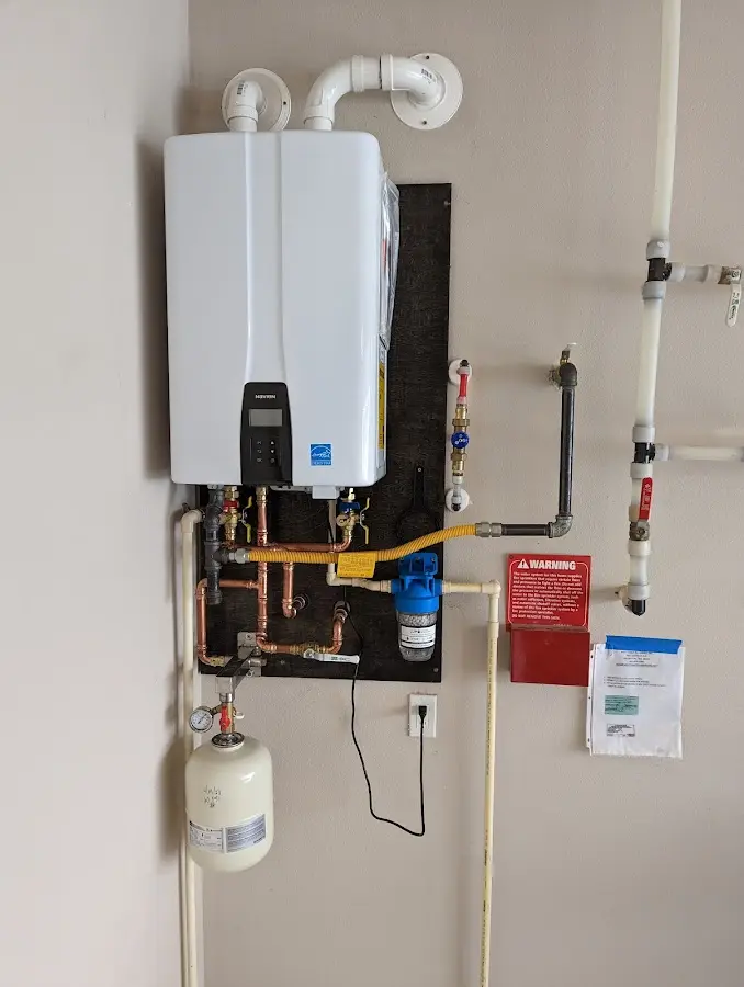 Professional plumber installing copper piping in a Aloha home